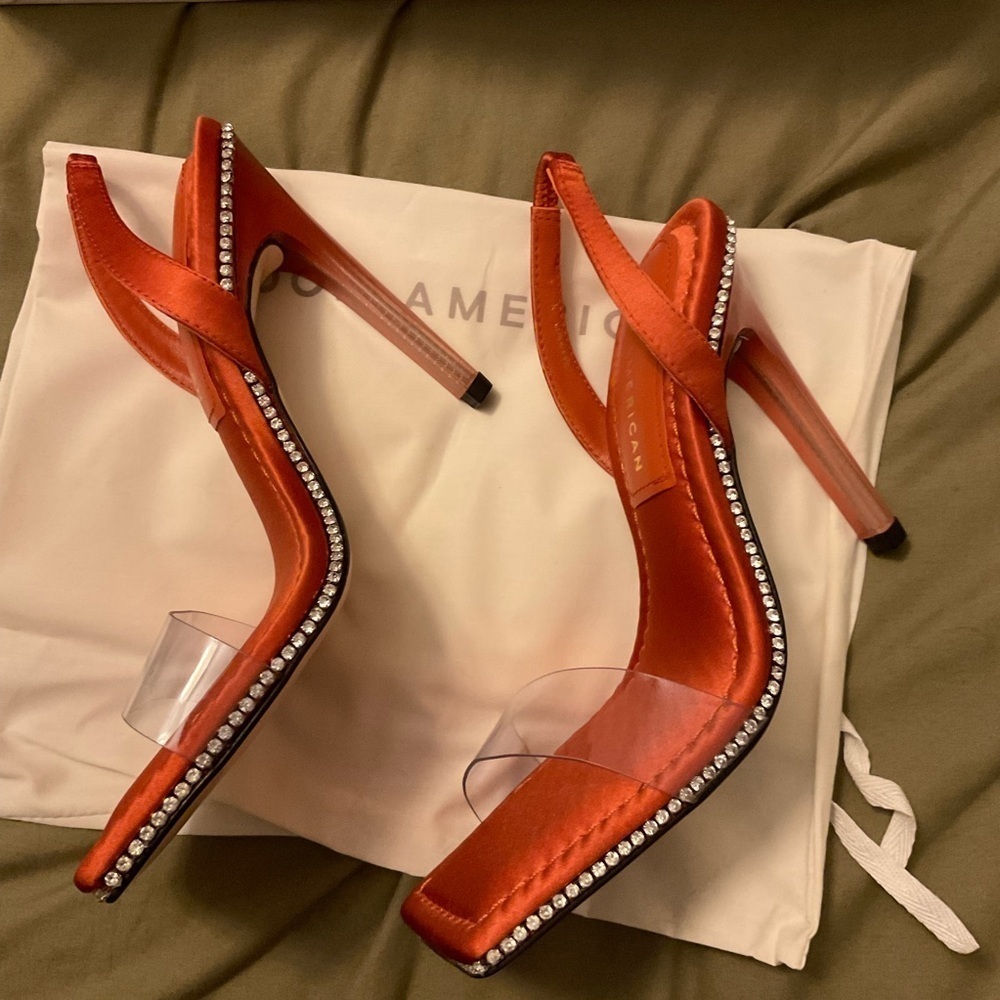 Good American Slingback Ombre Heel
Satin Clear/Crystal Sandal - Size 4 - Picture 4 of 6